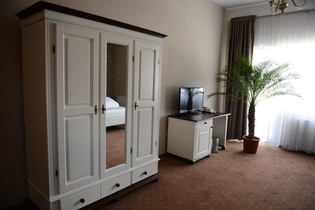 Hotel Europa Бая Маре Екстериор снимка
