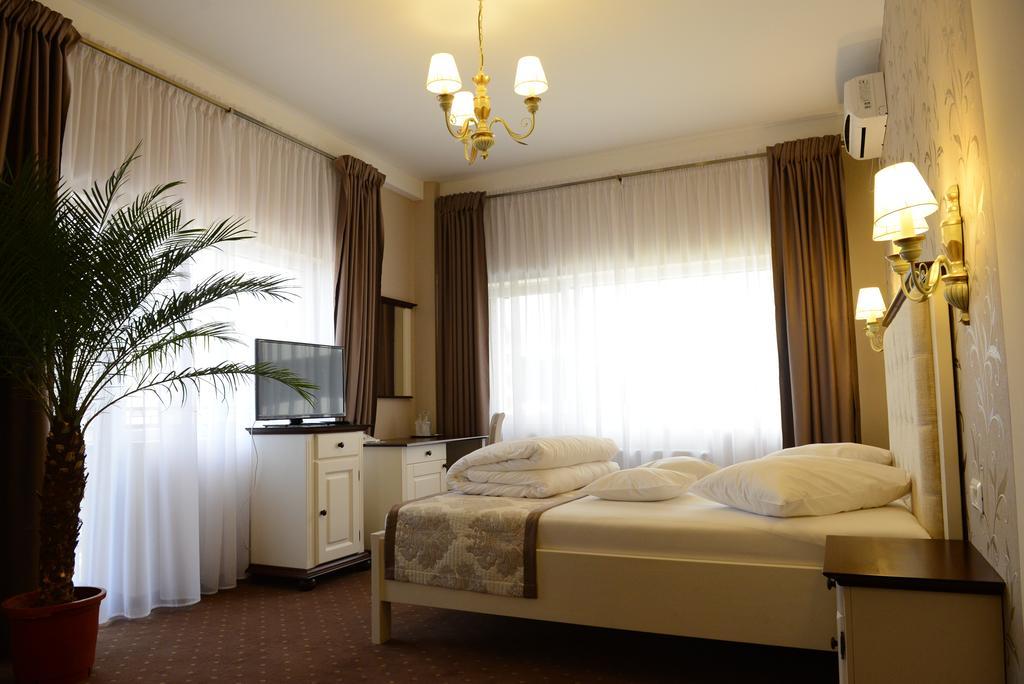 Hotel Europa Бая Маре Екстериор снимка